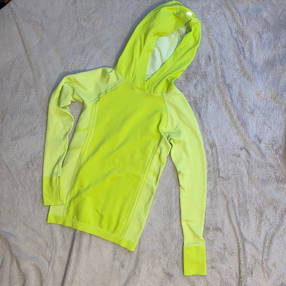 Athleta shirt